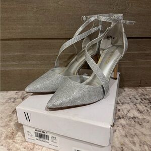 Dream Pairs Silver Strappy Heels